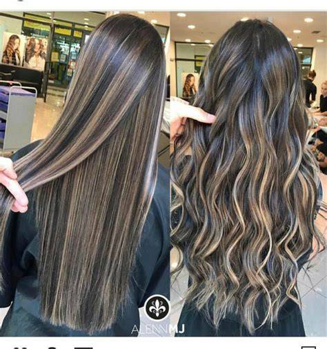 Cabello negro con rayitos rubios balayage