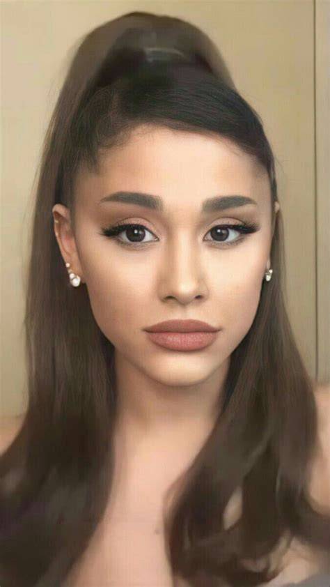Cola de caballo alta inspirada en Ariana Grande