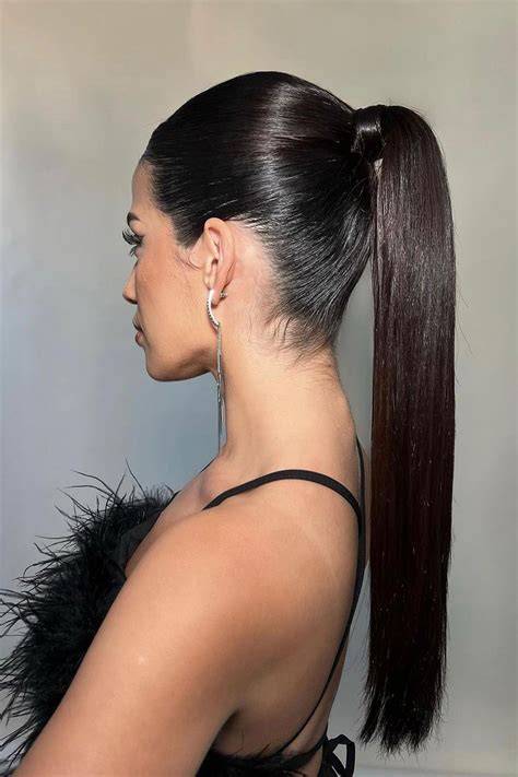 Cabello largo con nudos y desenredado
