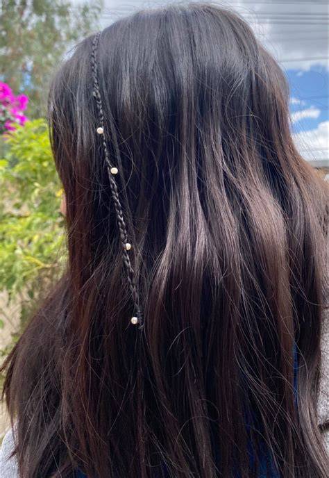 Trenza decorada con pinzas y perlas