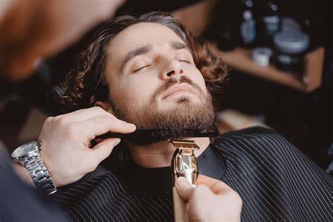 Perfilado profesional de barba