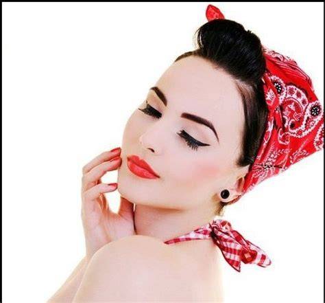 Peinado pin up con pañuelo rojo