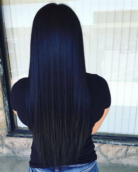 Cabello largo color índigo azul oscuro