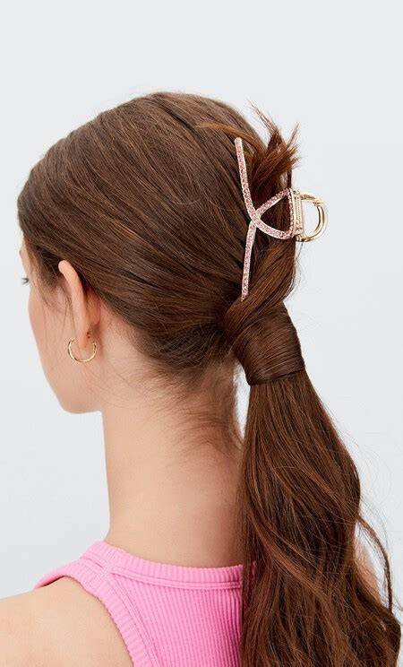 Peinado con pinzas mariposa noventeras