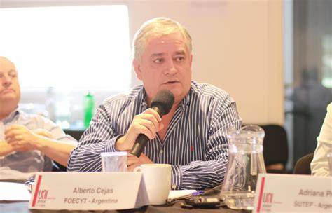 Alberto Cejas en congreso sindical postal