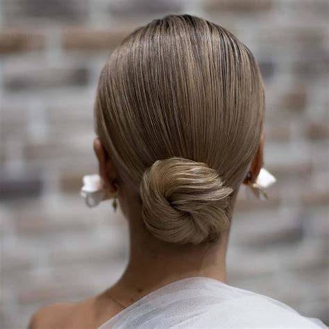 Moños elegantes para invitada de boda