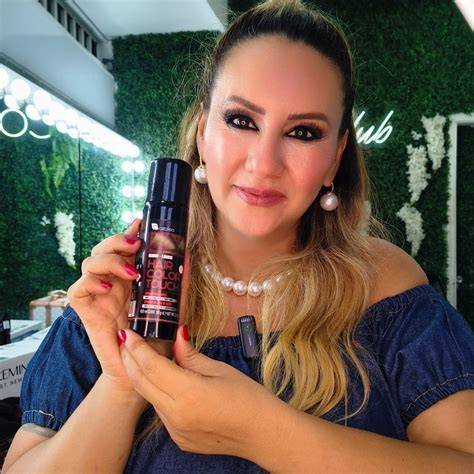 Aplicación de spray en raíces canosas