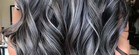 Cabello color grafito gris plateado