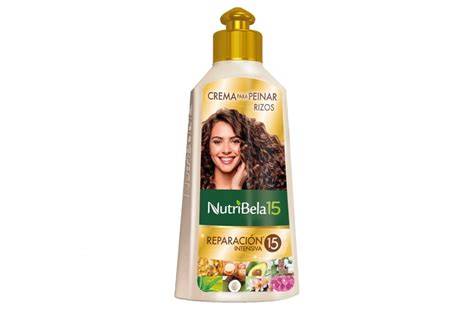 Aplicación de crema para peinar rizos