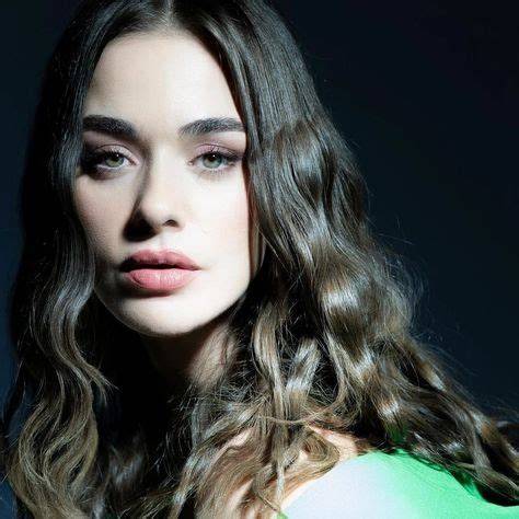 Actrices turcas con cabello castaño