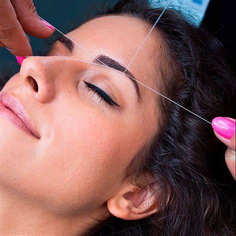 Perfilado de cejas con hilo