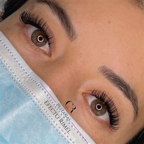 natación con extensiones de pestañas