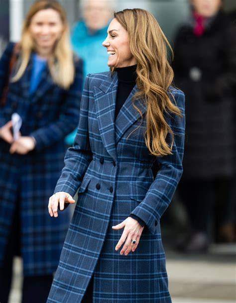 Kate Middleton melena larga ondas suaves