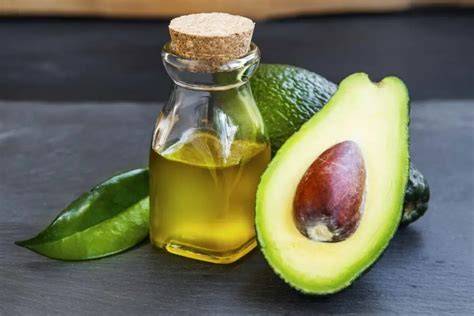 Cabello brillante tratado con aceite de palta