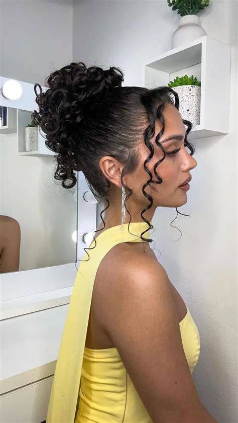 Peinados elegantes para cabello rizado
